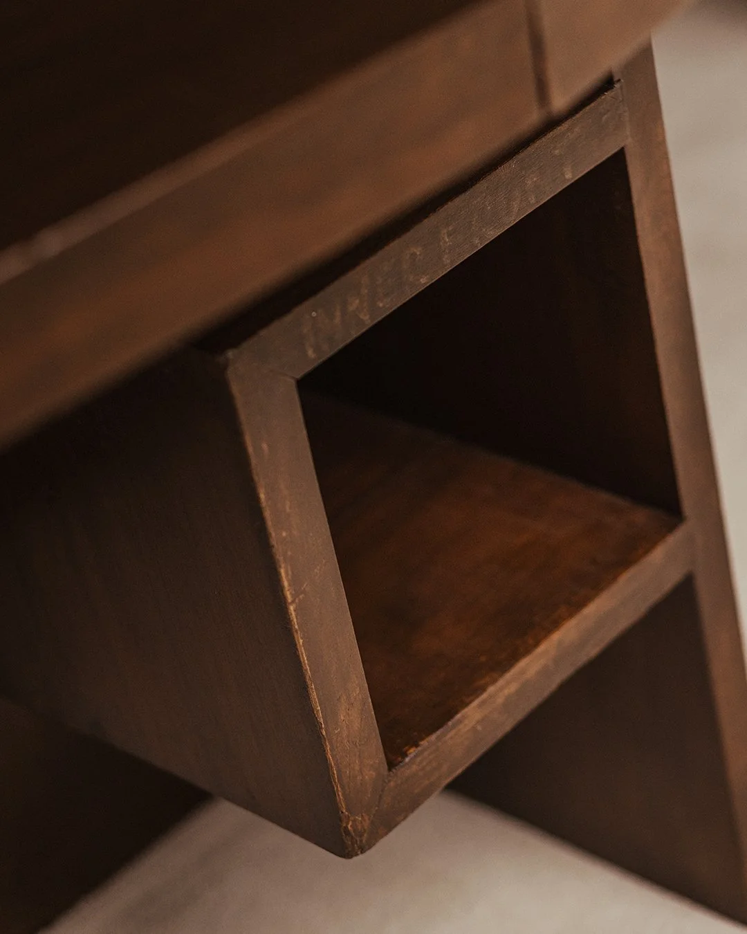 Le Corbusier - Authentic LC-TAT-07-A - the Minister's Desk — Bicci